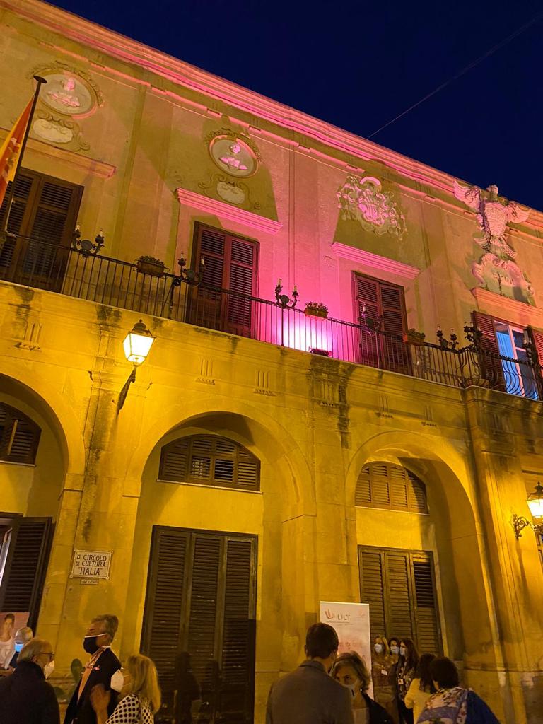 Il palazzo Comunale  per tre giorni si tinge di Rosa