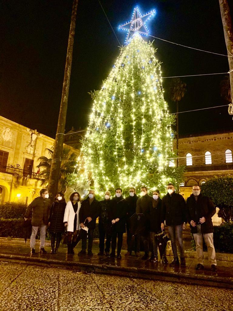 Si accende l’Albero di Natale: Il sindaco Alberto Arcidiacono “La forza della condivisione dia a tutti noi la capacità di accendere la speranza”