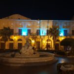 Giornata internazionale delle malattie rare. Il Palazzo di Città illuminato di blu.