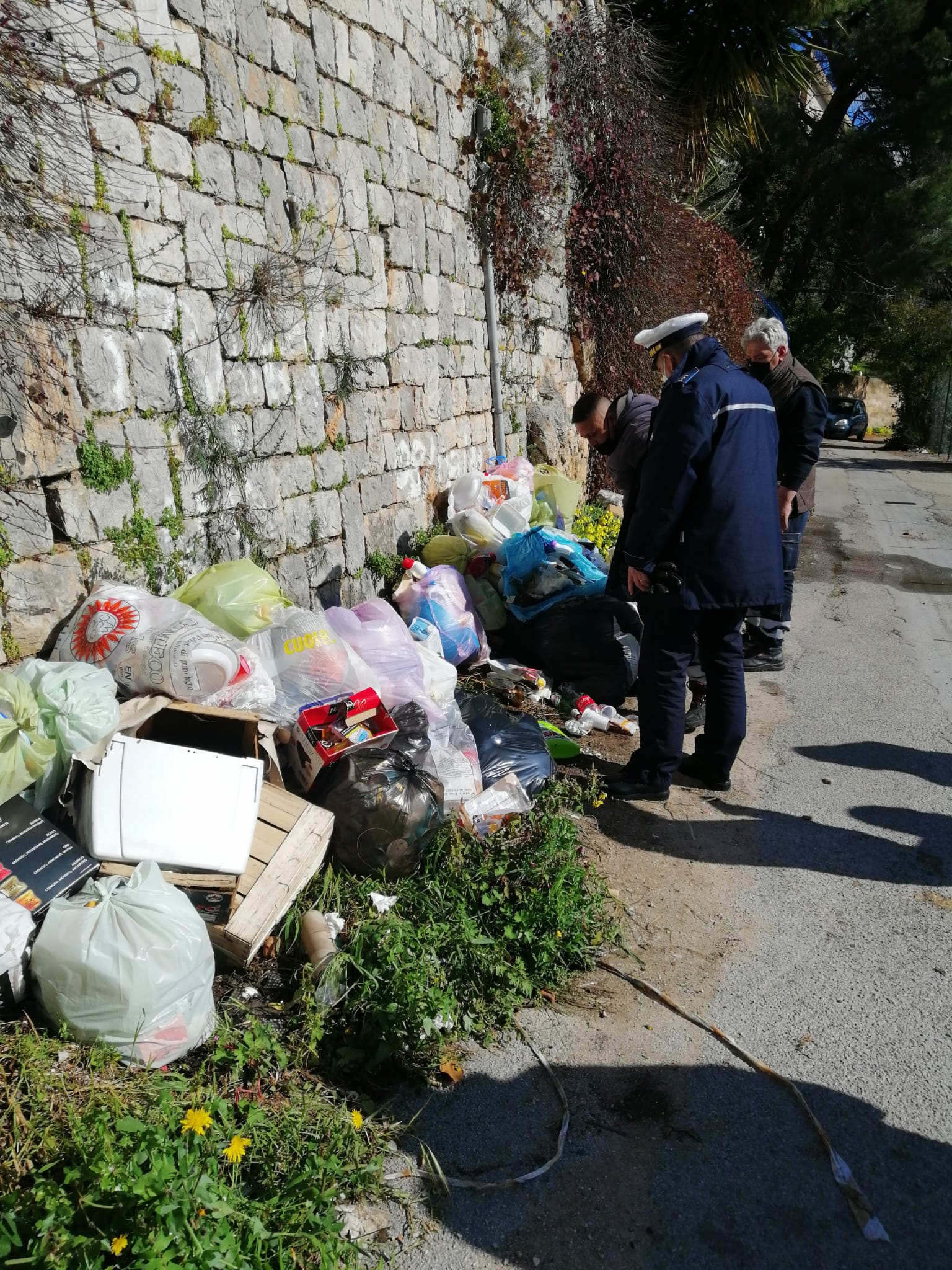 RIFIUTI: A Monreale controlli ad oltranza per individuare i furbetti. La Polizia Municipale scende in campo