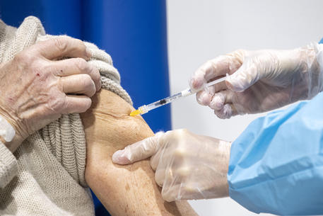 VACCINAZIONI: PORTE APERTE AGLI OVER 80 anche all’ospedale Ingrassia dalle 15.00 alle 20.00 e a Villa Delle Ginestre dalle 8.00 alle 20.00 SOMMINISTRAZIONE DELLA PRIMA DOSE SENZA BISOGNO DI PRENOTAZIONE