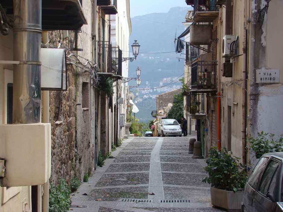 L’ Acqua in via Torres torna potabile , divieto revocato