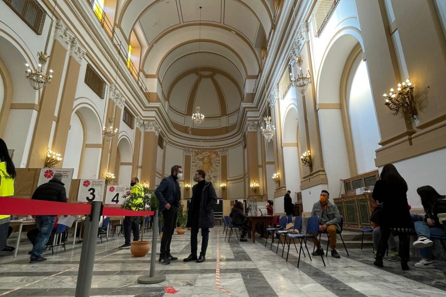 Grande successo all’hub vaccinale nella chiesa di San Gaetano