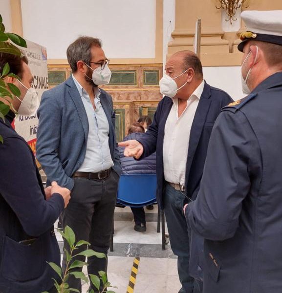 Il commissario per l’emergenza covid Renato Costa visita l’Hub vaccinale nella chiesa di San Gaetano a Monreale e vaccina una giornalista