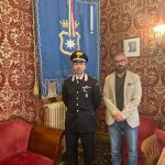 Il saluto del Sindaco Arcidiacono al nuovo Comandante della Stazione Carabinieri di Grisì il Luogotenente Antonio Pompa .