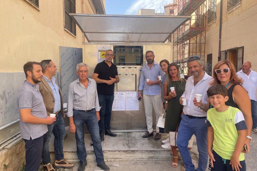 Inaugurazione delle casette dell’acqua attive già per la distribuzione: a breve verranno definiti gli scivoli per il superamento delle barriere architettoniche