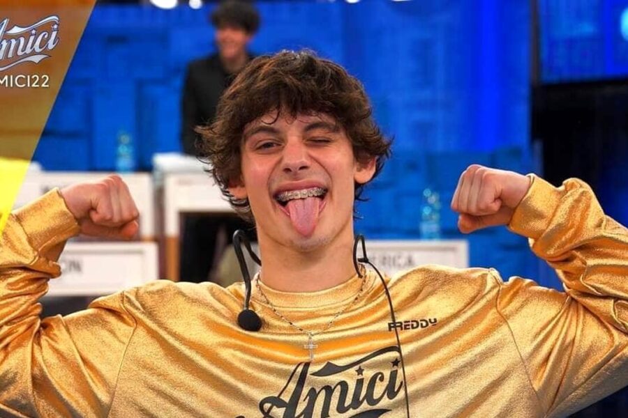 Samuele Segreto di Amici domani a Piazza Guglielmo II