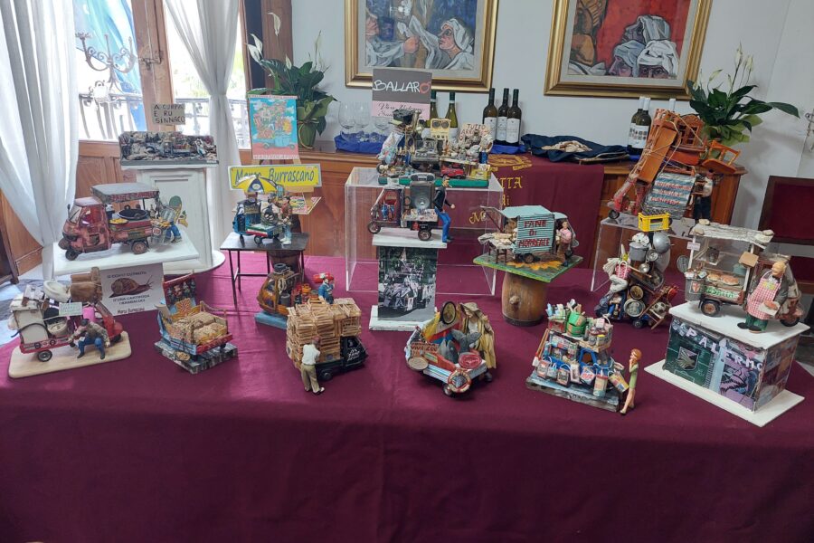 La mostra di modelli di motoape in esposizione al Palazzo di Città per i festeggiamenti del Santissimo Crocifisso