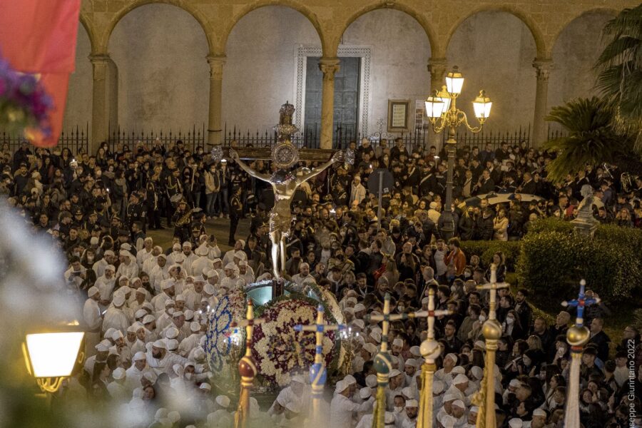 Il Tre maggio a Monreale: Si entra nel clou dei Festeggiamenti. Domani la Processione del Santissimo Crocifisso