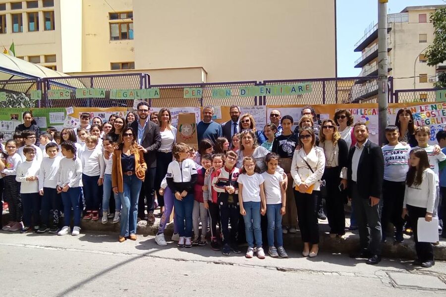 La Scuola non dimentica: “Un muro per contenere e per costruire, un muro per  arginare e per elevare”