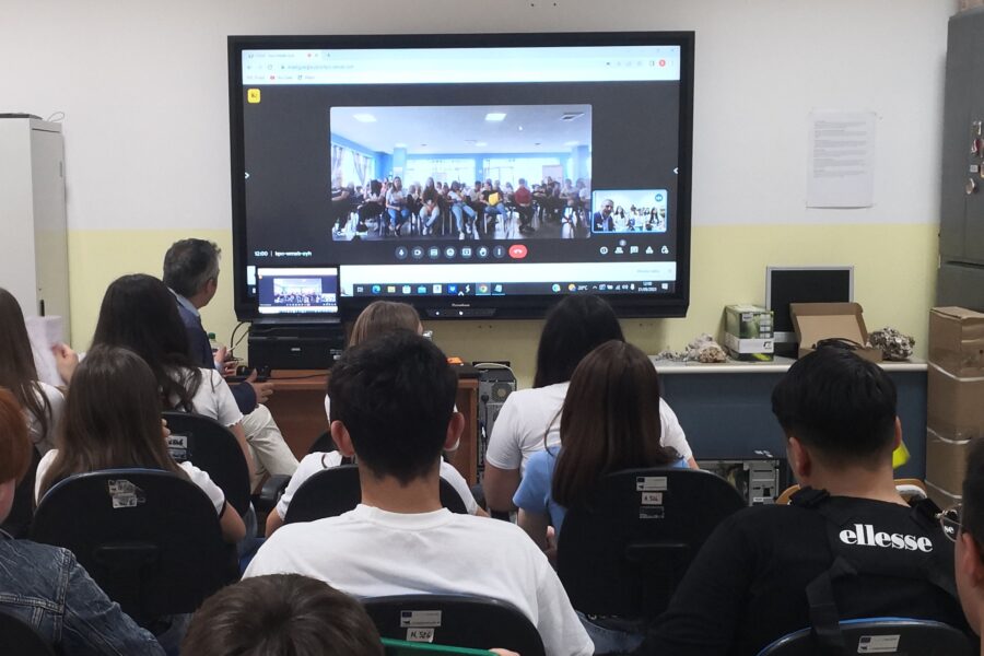 Video conferenza Scuola Veneziano-Novelli e la Scuola media Falcone