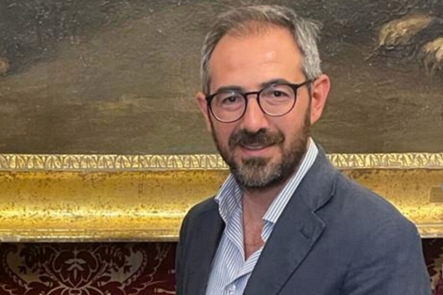 Il Sindaco Alberto Arcidiacono assegna temporaneamente tre immobili confiscati alle famiglie evacuate, che hanno perso la casa nell’incendio dello scorso luglio