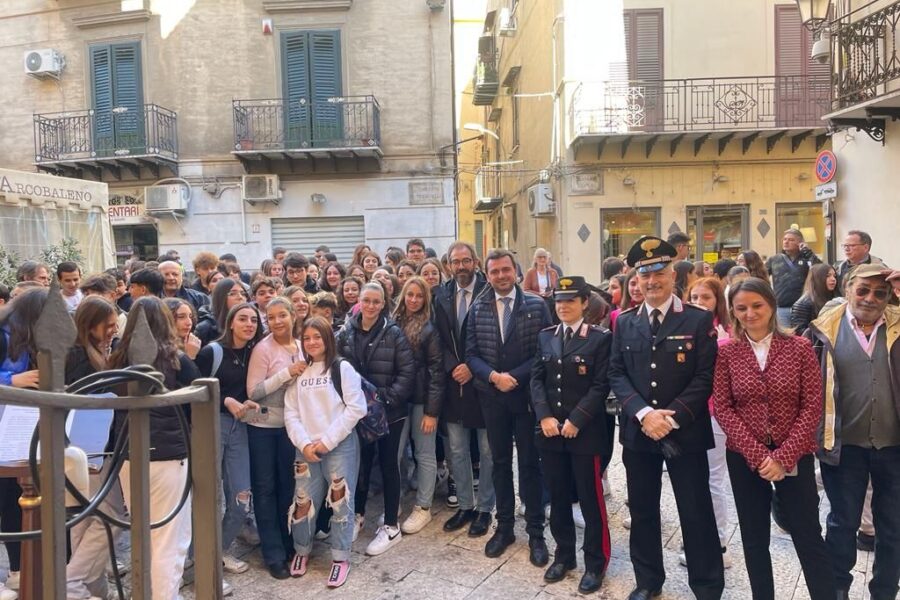 Giornata per l’eliminazione della Violenza sulle DonneL’attenzione è rivolta ai giovani : Segnalate le situazioni di pericoloDall’Amministrazione comunale e dall’Arma dei Carabinieri grande disponibilita’