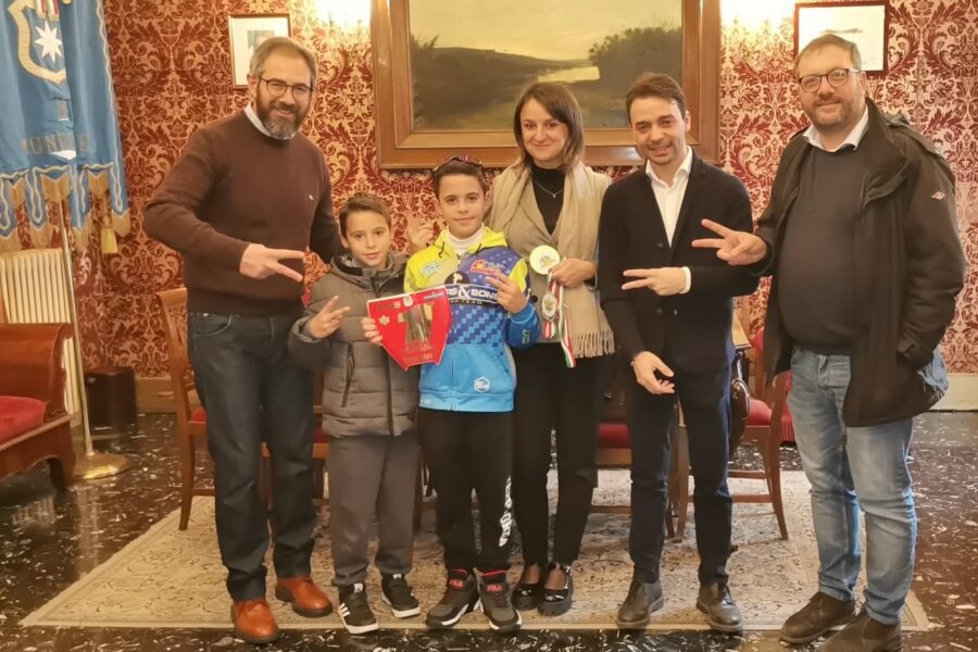 Il giovanissimo pilota monrealese di minicross Filippo Anastasi premiato dal sindaco Arcidiacono