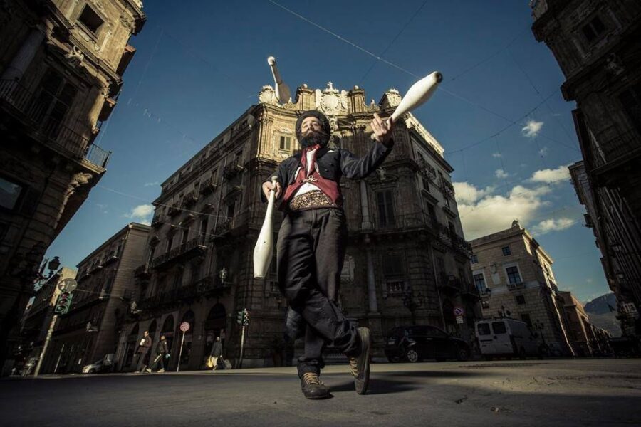 CIRCO E TEATRO OGGI POMERIGGIO ALLE ORE 16.30 IN PIAZZA GUGLIELMO II