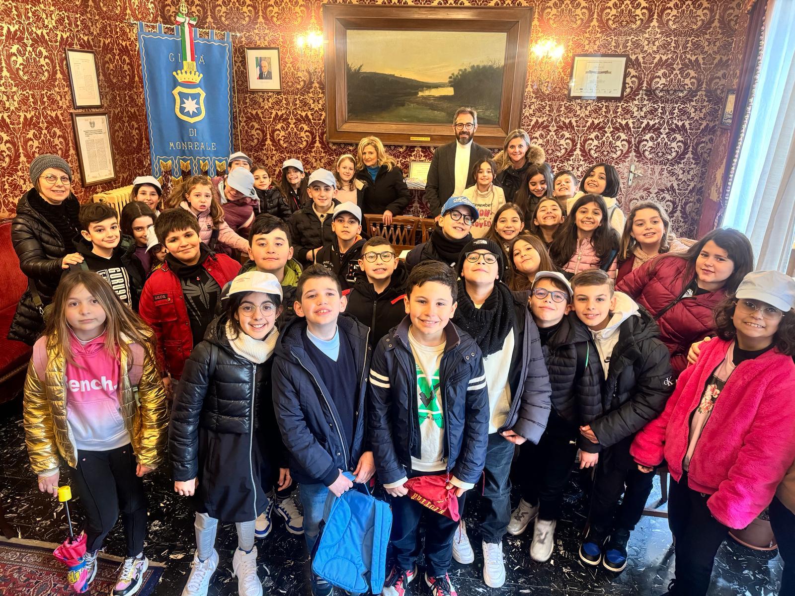 Gli alunni della Scuola Margherita di Navarra, plesso di Villaciambra in visita in Sala Rossa e alla Biblioteca Santa Caterina