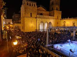 MUSICA, COMICITA’ E BALLI STASERA A MONREALE IN PIAZZA GUGLIELMO E NELLE TERRAZZE DI VILLA SAVOIA