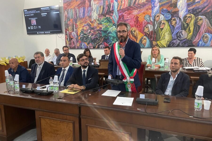 Il sindaco Alberto Arcidiacono giura in consiglio: elezione del Presidente del Consiglio Marco Intravaia e della vicepresidente Antonella Giuliano