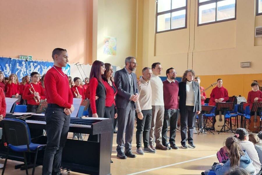 Pioppo : All’Istituto Comprensivo Margherita di Navarra Grande Concerto di Natale 2024