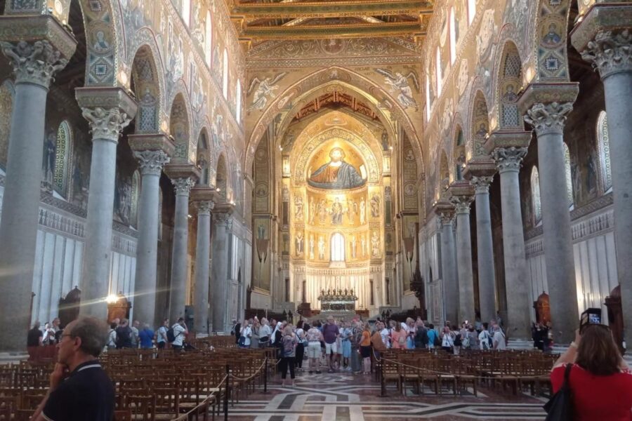 Monreale Incanta l’Asia: Boom di Turisti da Cina e Giappone