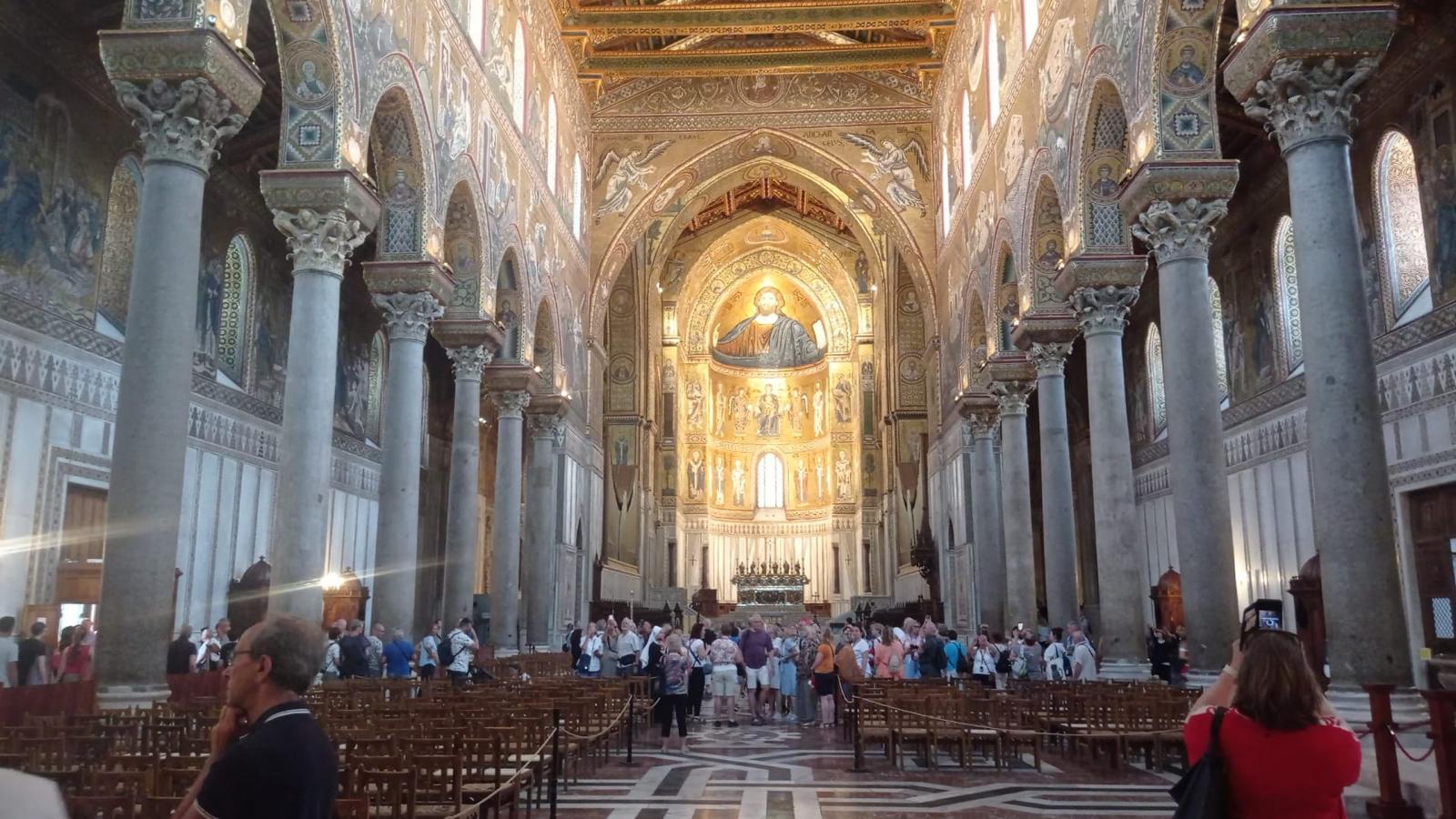 Monreale Incanta l’Asia: Boom di Turisti da Cina e Giappone