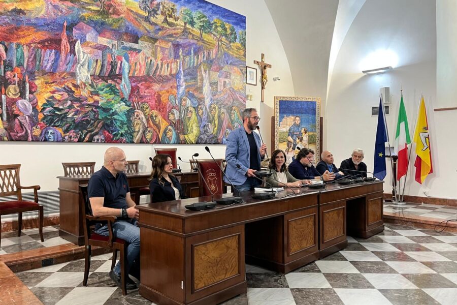 L’Appello della Mamma di MassimoPirozzo: Monreale Riflette con i Giovani su Violenza e Futuro