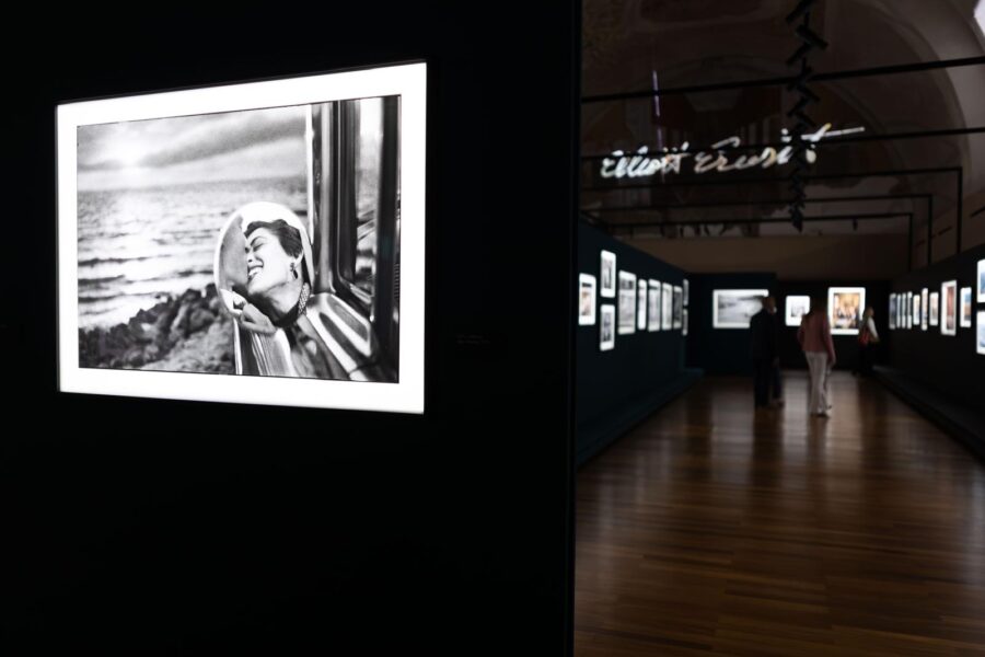 Mostra di Elliott Erwitt a Palazzo Reale di Palermo: un viaggio nelle icone della fotografia
