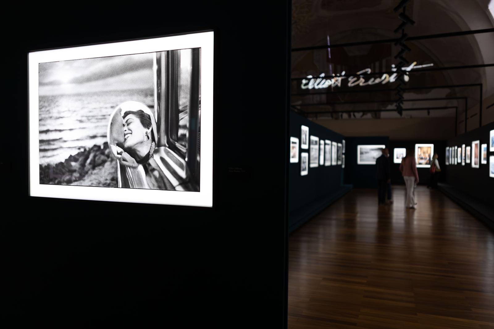 Mostra di Elliott Erwitt a Palazzo Reale di Palermo: un viaggio nelle icone della fotografia