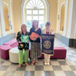 Consegnato stamattina a San Martino delle Scale un defibrillatore alla Scuola Primaria e Secondaria dal Rotary Club Palermo Monreale