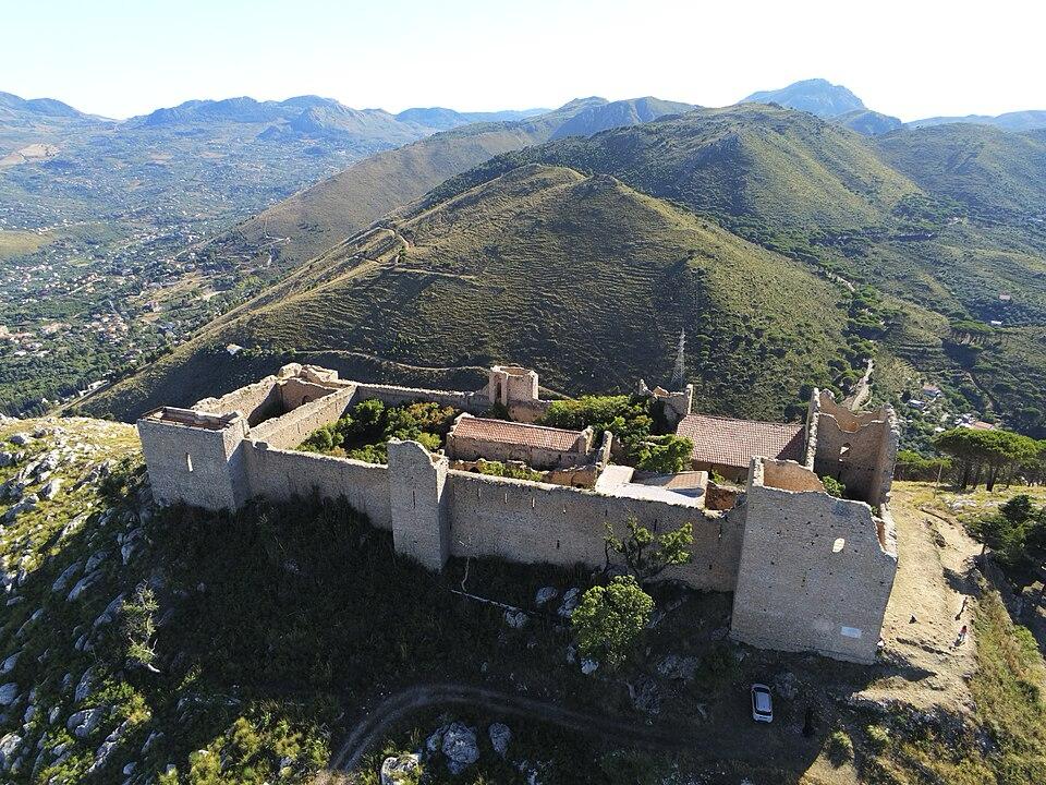 Il Comune di Monreale sigla un protocollo di intesa con il Club Alpino Siciliano per la valorizzazione del Castellaccio