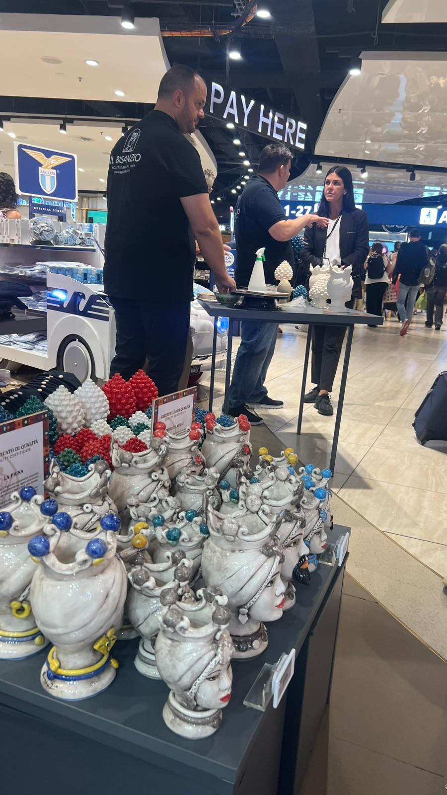 L’Eccellenza della ceramica di Monreale in Vetrina a Fiumicino: L’Arte de Il Bisanzio Conquista l’Aeroporto